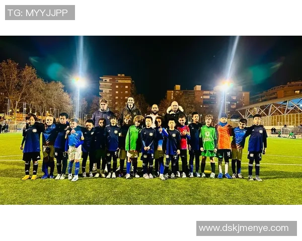 上海足球队荣登足球状态排行榜首位引领全国球队奋勇争先